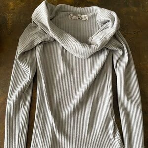 Abercrombie & Fitch light grey long sleeve